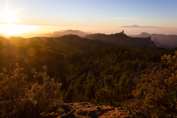 在加那利群岛的标志性景观中，美妙的黄昏图片下载