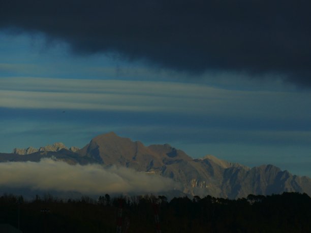 意大利利古里亚的斯佩齐亚港口图片下载