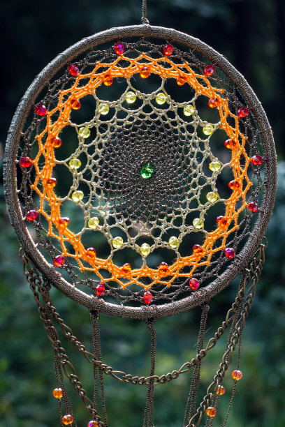 手工捕梦网，用羽毛、线和珠子绳挂图片下载