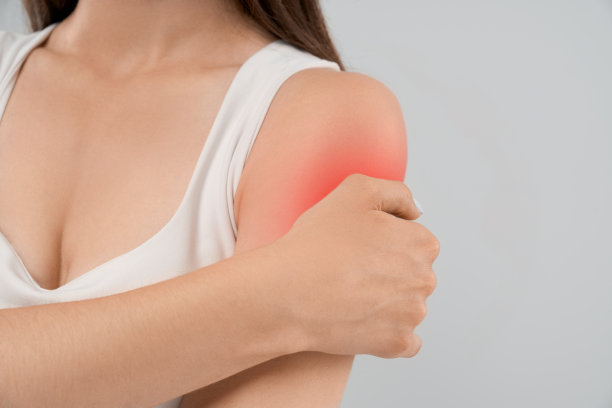 女人肩膀疼痛。图片下载