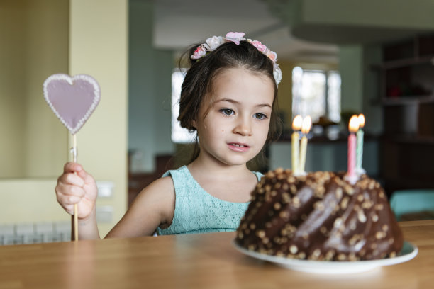 庆祝四岁生日图片下载