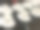 桌上放着带茶碟的白色杯子。图片下载