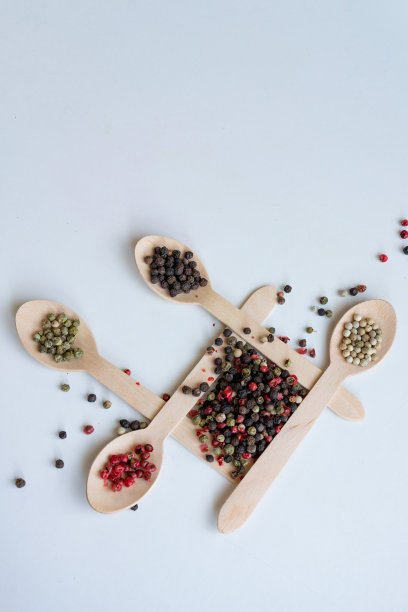 混合胡椒籽，辛辣和调味品的成分图片下载