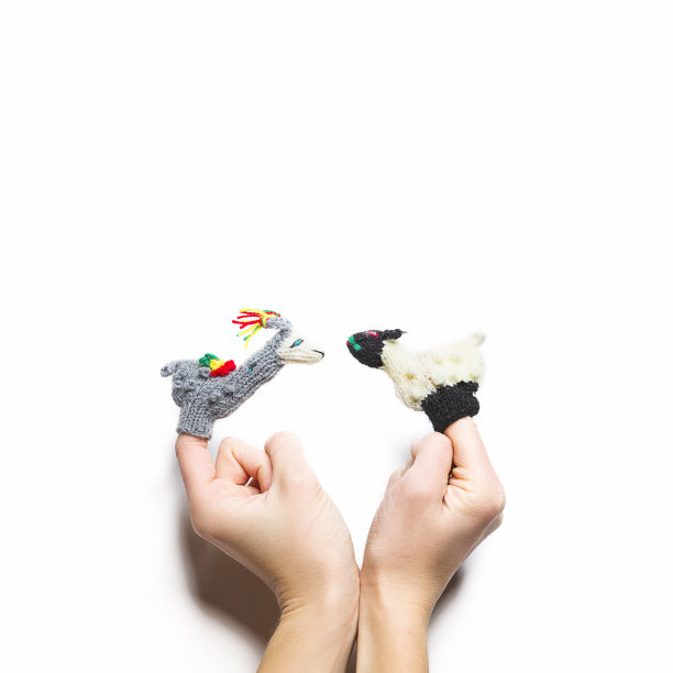 白色背景上的手指木偶图片下载