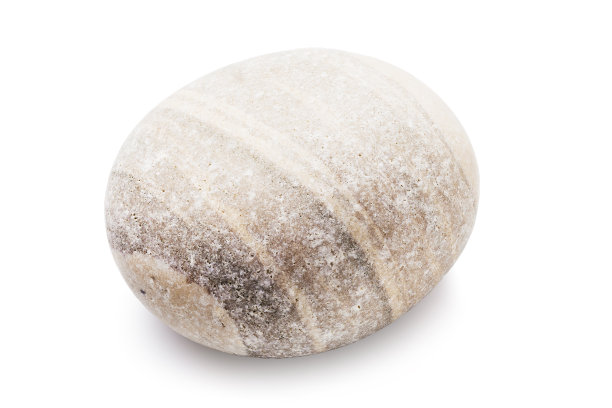 海石孤立在白色背景上。光滑的鹅卵石图片下载