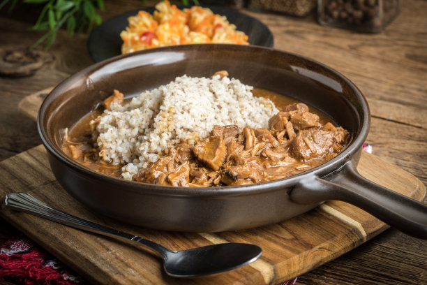 大麦炖肉。图片下载