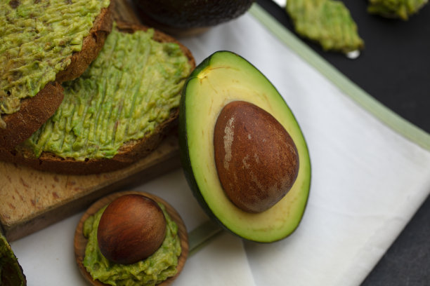 健康的牛油果吐司生酮饮食图片下载