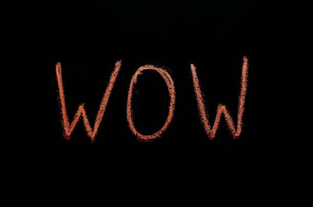 粉笔在黑板上画哇图片下载