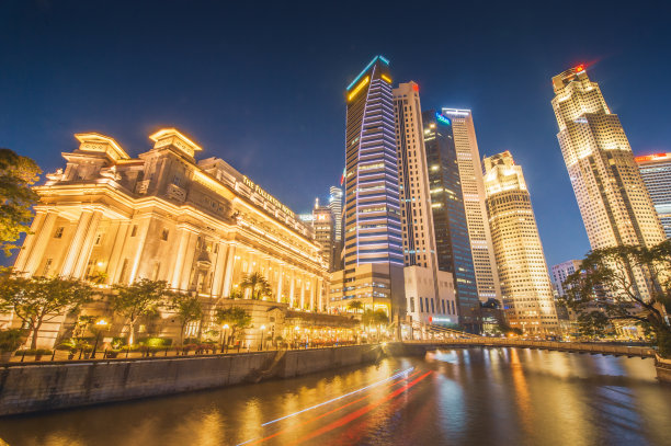 新加坡天际线和滨海湾全景，码头是新加坡的经济中心，这里有新加坡中心的所有建筑图片下载