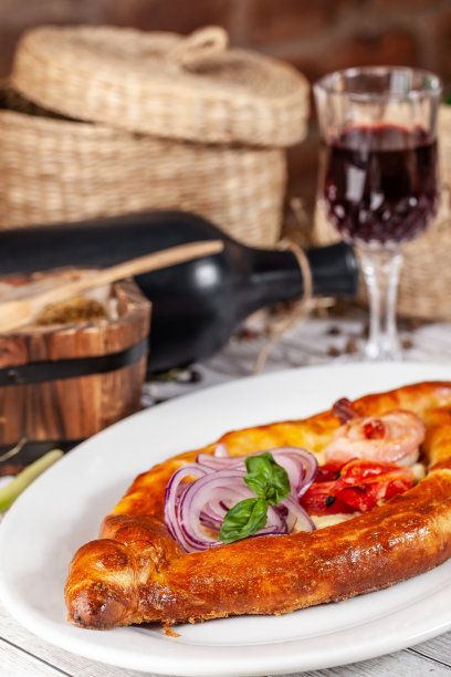 传统的格鲁吉亚和亚美尼亚美食。哈切布里配苏鲁古尼奶酪和蛋黄。的背景图片。复制空间，选择焦点图片下载