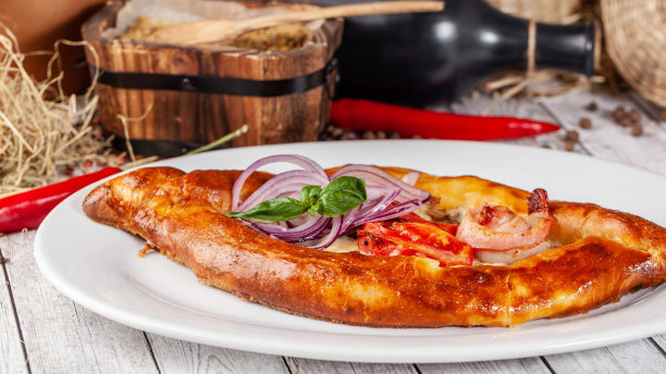 传统的格鲁吉亚和亚美尼亚美食。哈切布里配苏鲁古尼奶酪和蛋黄。的背景图片。复制空间，选择焦点图片下载