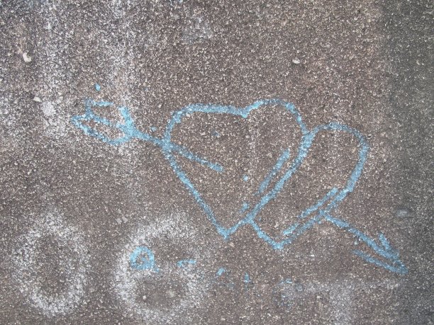 格拉夫提艺术用箭刺的心图片下载