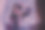小女孩拿着相机站在镜子前自拍图片下载