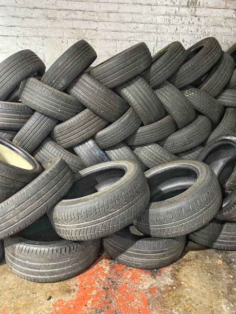 旧汽车轮胎图片下载