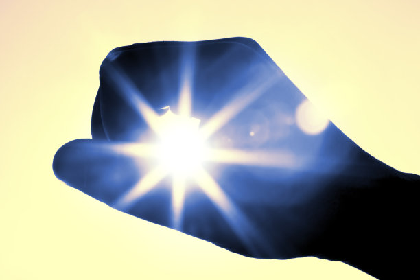 太阳在我的手中图片下载