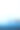 男人正在温泉池里洗澡，可以看到冰岛的雪山和冰湖图片下载