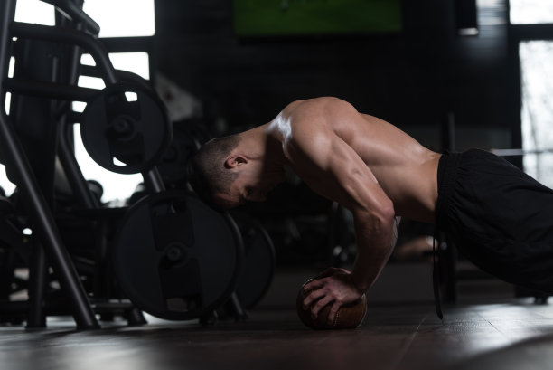 单手俯卧撑图片下载