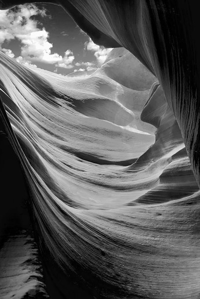 羚羊峡谷在纳瓦霍保留地风格的黑色和白色图片下载