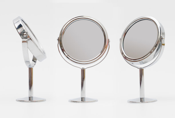 白色背景上的化妆镜图片下载