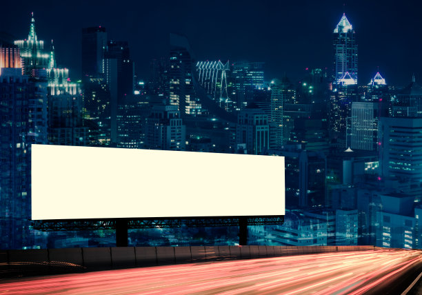 路灯上的广告牌街道图片下载