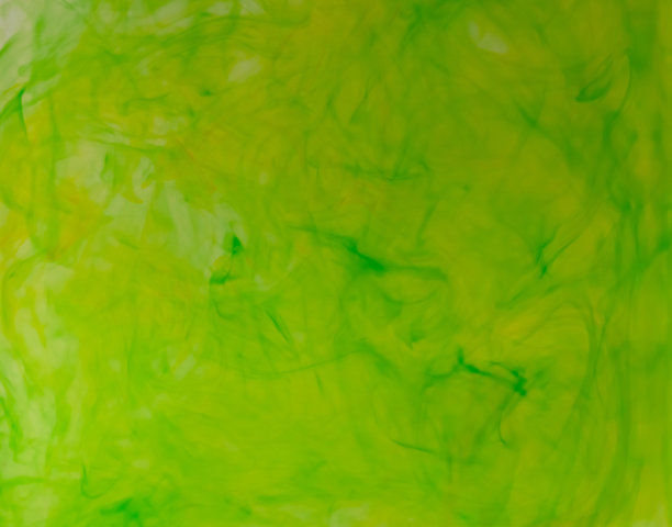 模糊照片的食物颜色下降并溶于水。图片下载