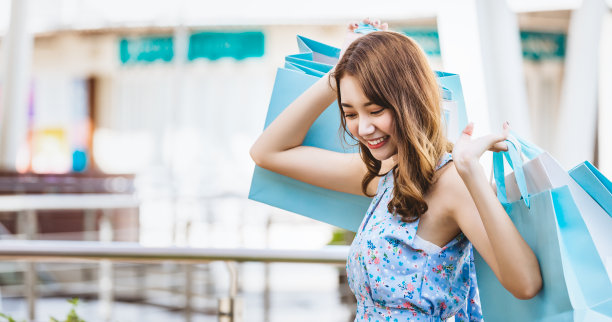 购物的女人图片下载