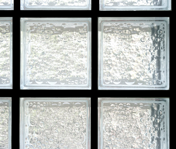 在黑色背景中清除玻璃块图片下载