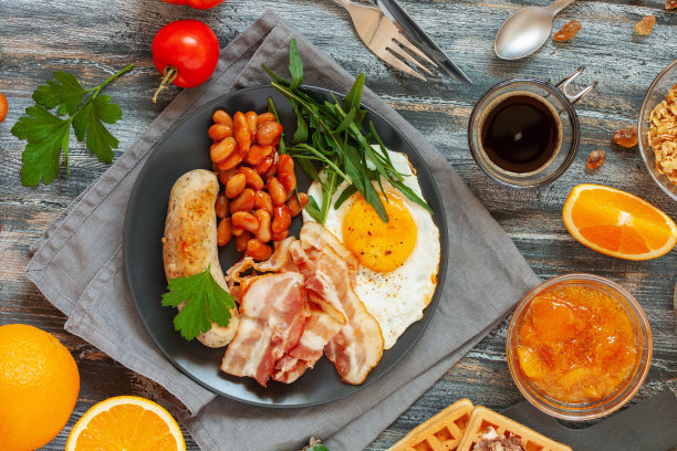 英式早餐，煎蛋，香肠，熏肉图片下载