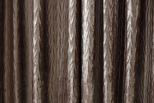 深棕色纹理窗帘与软折叠-水平近距离的照片选择焦点。完美的背景图片下载