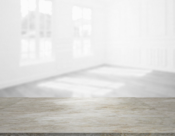 模糊的房间前面是粗糙的空白木制桌面图片下载