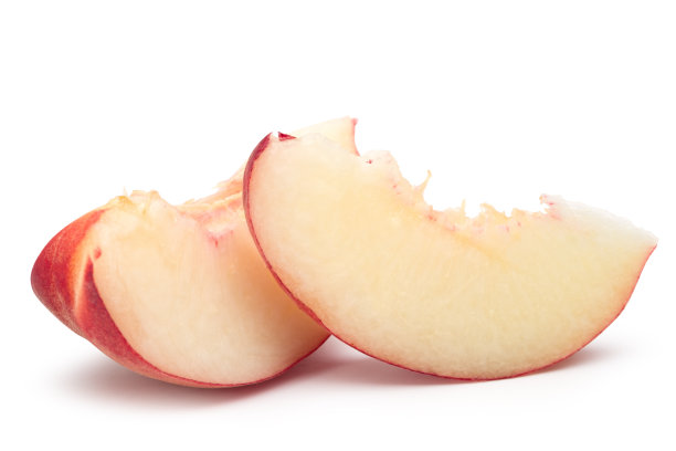 新鲜的桃子切片，孤立在白色与修剪路径。图片下载