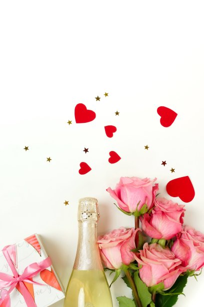 情人节的背景。粉红色玫瑰花束，礼盒和香槟瓶孤立在白色背景与复制空间。俯视图平铺图片下载