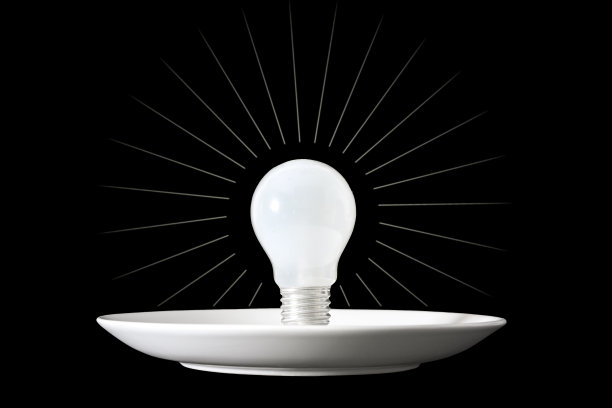 盘子上的灯泡图片下载