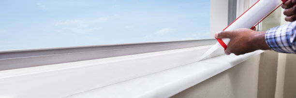 用硅胶枪手动涂硅酮密封胶图片下载