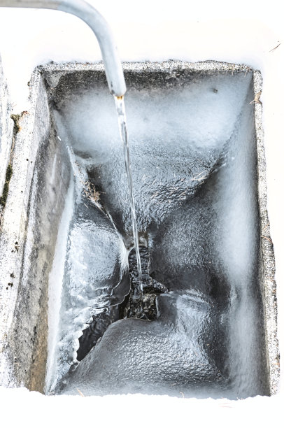 冰冻的，冰冷的，白色的。图片下载