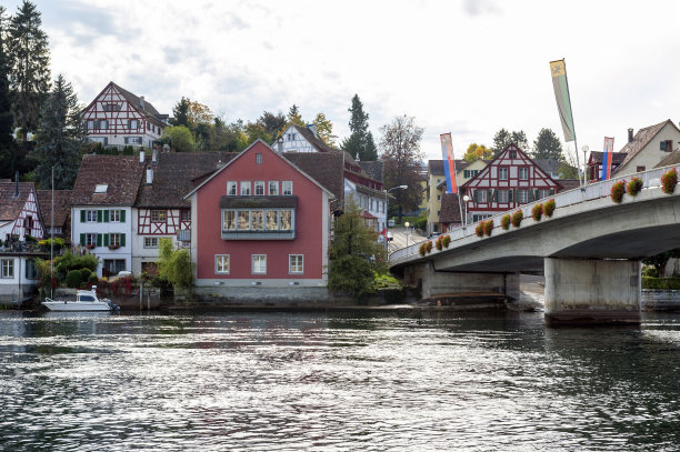 斯坦因阿姆莱茵风景优美，是瑞士沙夫豪森莱茵河上的一个历史小镇图片下载