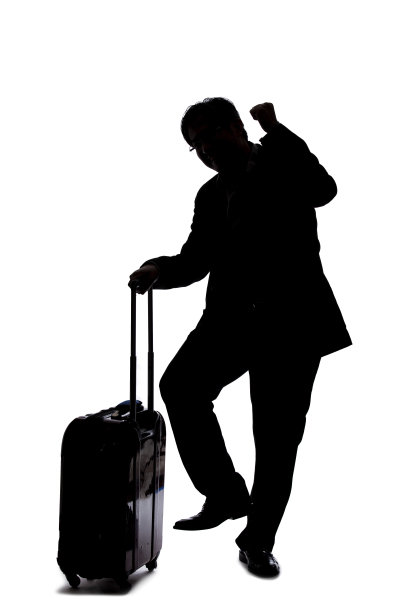 侧面剪影一个商人看起来快乐或胜利图片下载