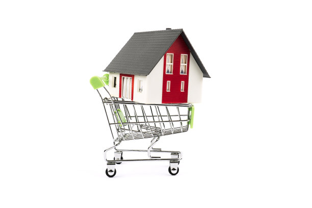 房子孤立在白色背景上图片下载