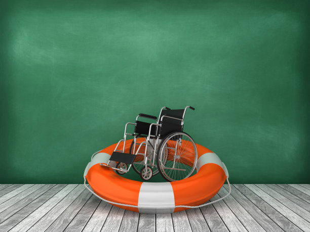 生活带与轮椅在木地板-黑板背景- 3D渲染图片下载