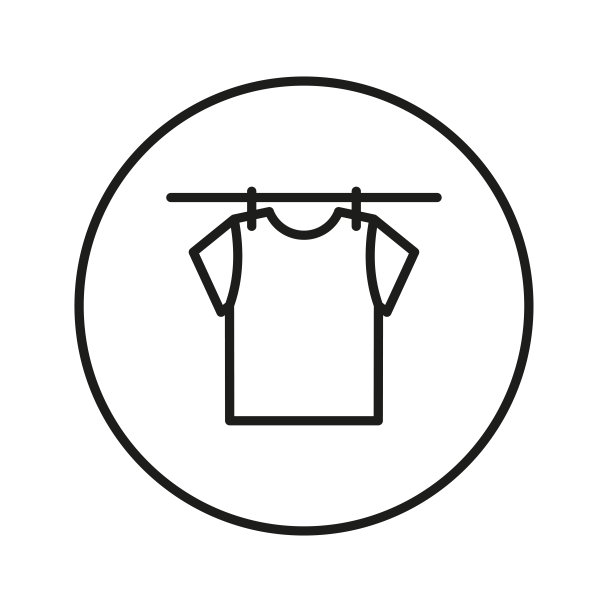 用晾衣夹在绳子上晾晒衣服、t恤。图片下载