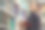 青少年手里拿着一本书站在图书馆里。一个戴眼镜的年轻学生在读一本书的肖像图片下载