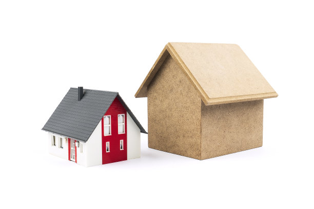 房子孤立在白色背景上图片下载