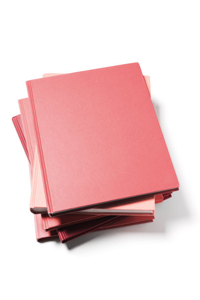 一叠红色空白封面书在白色的背景图片下载