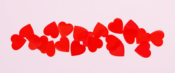 粉红色背景上有红心的横幅图片下载