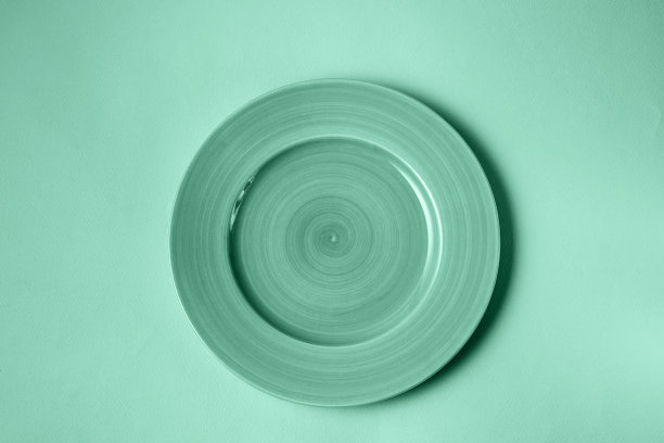 食物盘调成新潮的新薄荷色，平铺。图片下载