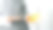 厨师在厨房里提供鱼菜，裁剪图片下载