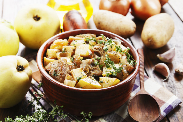 肉烤温柏和蔬菜图片下载