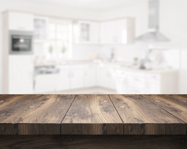 在模糊的厨房前清理桌面图片下载