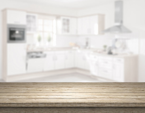 在模糊的厨房前清理桌面图片下载