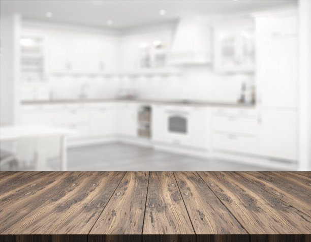 在模糊的厨房前清理桌面图片下载